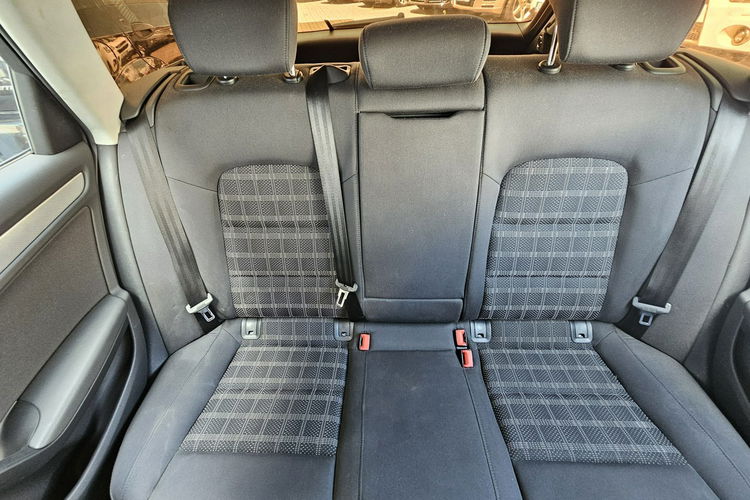 Audi A4 model 2015 , biała perła, bezwypadkowy , serwiowany, led, hak zdjęcie 13