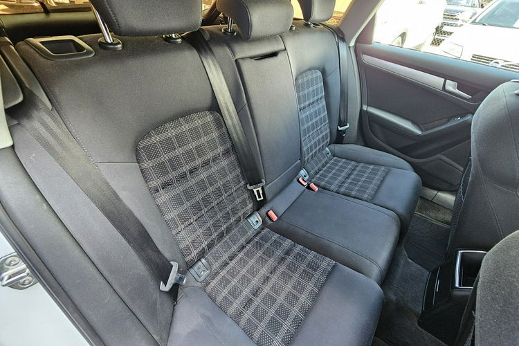 Audi A4 model 2015 , biała perła, bezwypadkowy , serwiowany, led, hak zdjęcie 24