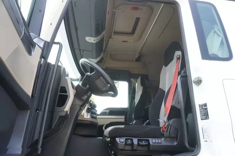 MAN TGS 35.420 8x2 / Rama 6.4 m / 3 osie skrętne zdjęcie 13