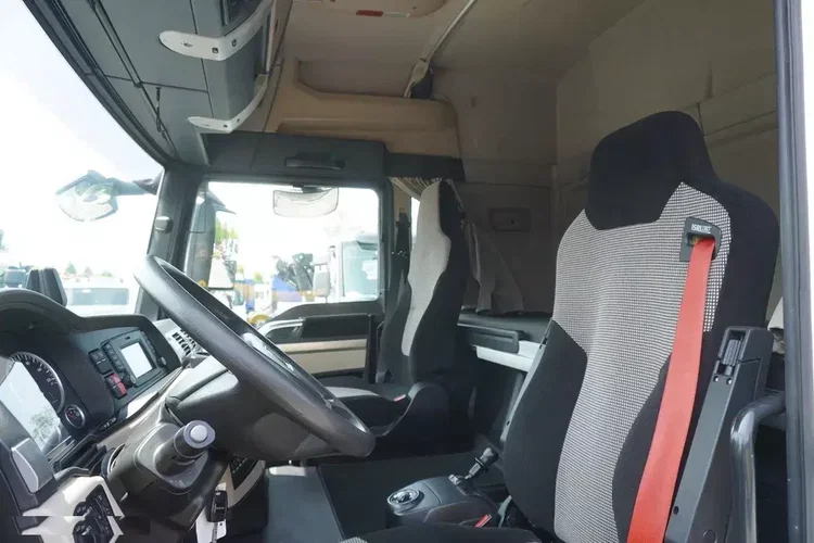 MAN TGS 35.420 8x2 / Rama 6.4 m / 3 osie skrętne zdjęcie 14