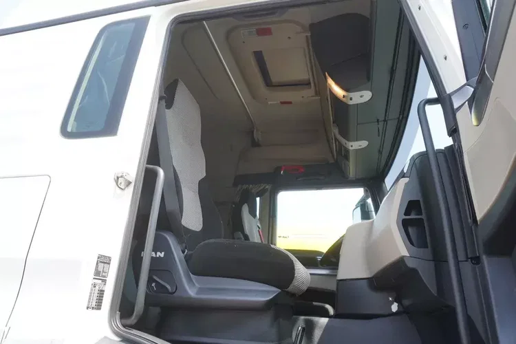 MAN TGS 35.420 8x2 / Rama 6.4 m / 3 osie skrętne zdjęcie 22