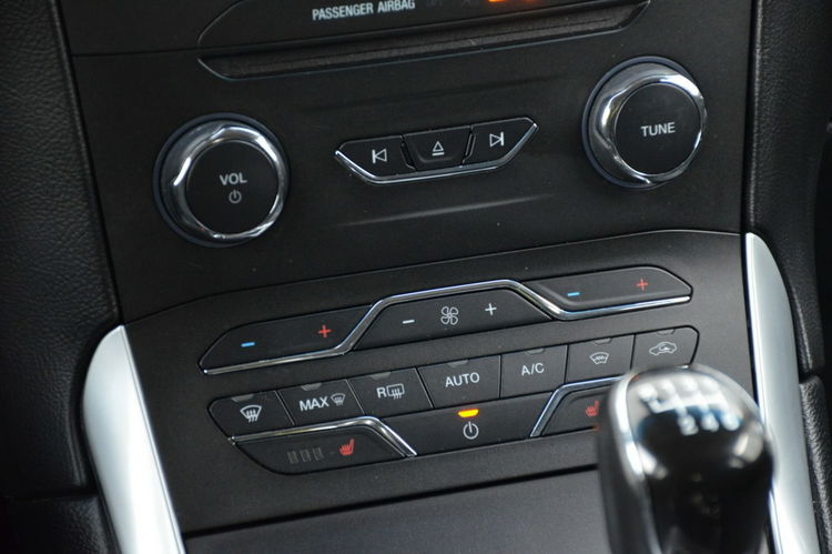 Ford EDGE 2.0TDCI 180KM AWD Navi Kamera Keyless go Grzana kierownica zdjęcie 37