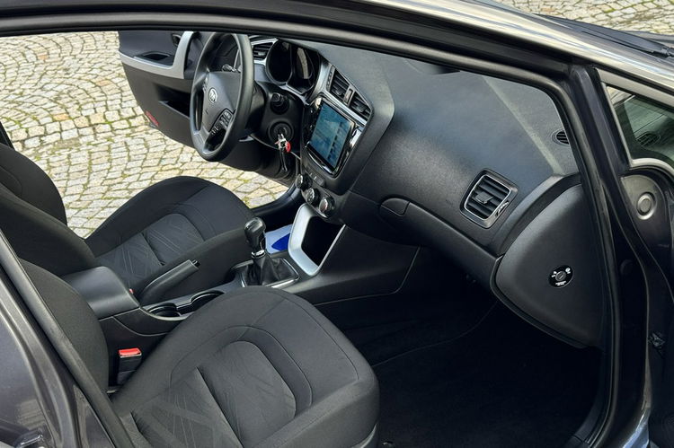 Kia Cee'd 1.4 Benz 101KM z Niemiec - Nawigacja LIFTOWY 2017r Przebieg: 84.000km zdjęcie 18