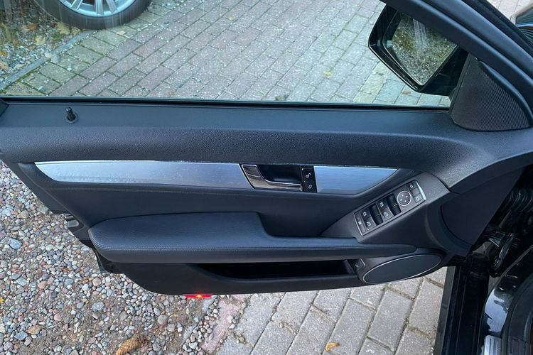 Mercedes C 250 4-Matic Automat nabi skóry kamera panorama bi xenon zamiana 1.r.gwaran zdjęcie 29