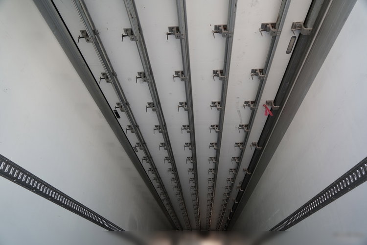 SCHMITZ / CHŁODNIA / THERMO KING SLX 400 / HAKÓWKA / OŚ PODNOSZONA / KOSZ NA PALETY zdjęcie 18