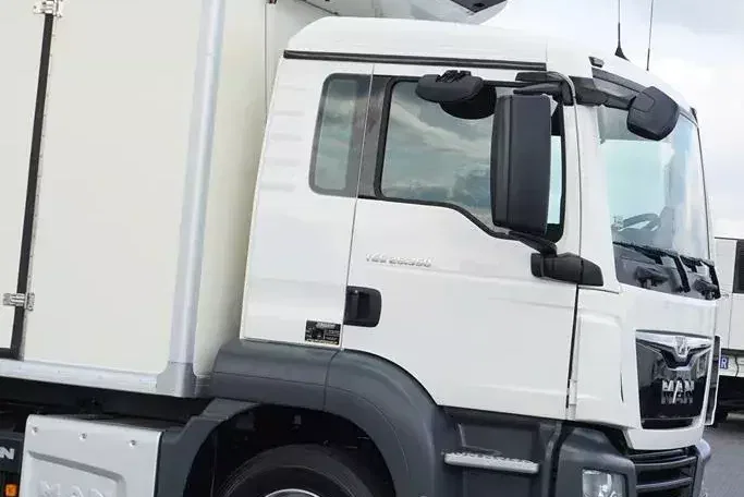 MAN TGS / 26.360 / EURO 6 / CHŁODNIA + WINDA / 20 PALET zdjęcie 34