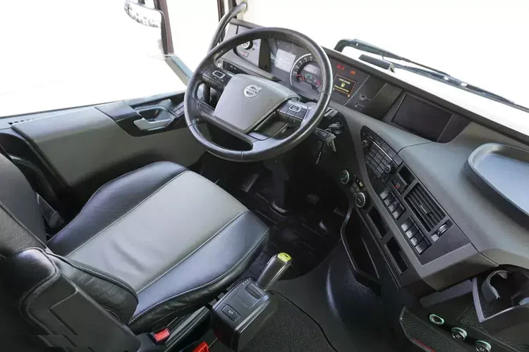 Volvo FH 16 / 650 / EURO 6 / ACC / 6 X 4 / RETARDER / HYDRAULIKA zdjęcie 13