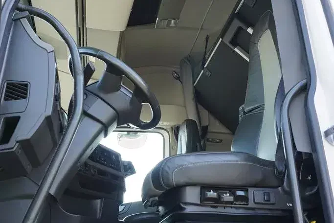 Volvo FH 16 / 650 / EURO 6 / ACC / 6 X 4 / RETARDER / HYDRAULIKA zdjęcie 7