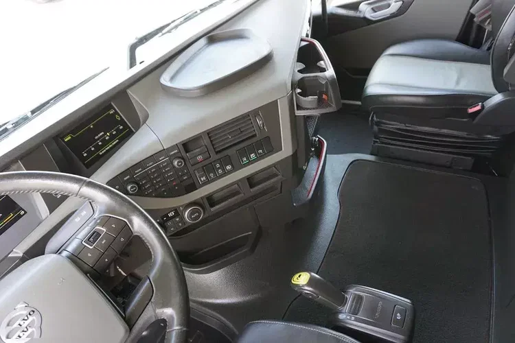 Volvo FH 16 / 650 / EURO 6 / ACC / 6 X 4 / RETARDER / HYDRAULIKA zdjęcie 9