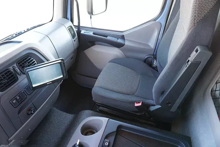 DAF LF / 260 / ACC / EURO 6 / CHŁODNIA + WINDA / MULTITEMPERATURA / 18 PALET zdjęcie 40