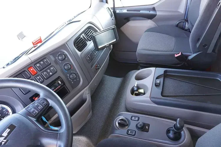 DAF LF / 260 / ACC / EURO 6 / CHŁODNIA + WINDA / MULTITEMPERATURA / 18 PALET zdjęcie 9