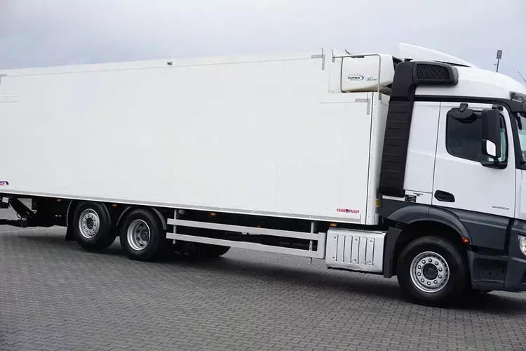 Mercedes ACTROS / 2553 / EURO 6 / CHŁODNIA + WINDA / 23 PALETY / OŚ SKRĘTNA zdjęcie 16
