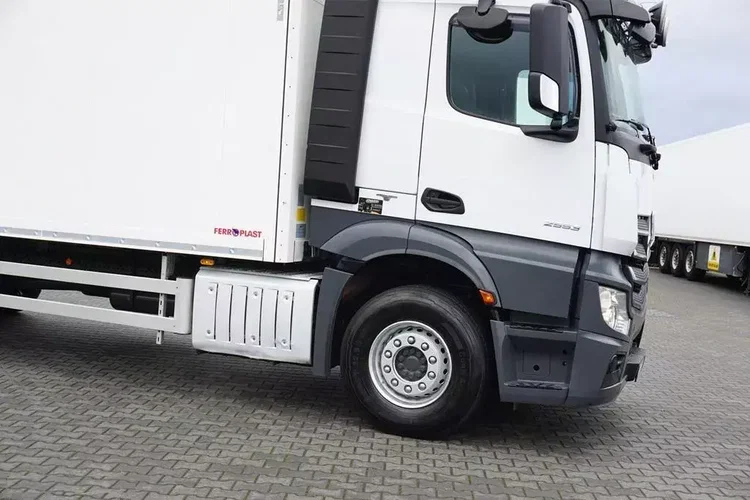 Mercedes ACTROS / 2553 / EURO 6 / CHŁODNIA + WINDA / 23 PALETY / OŚ SKRĘTNA zdjęcie 18