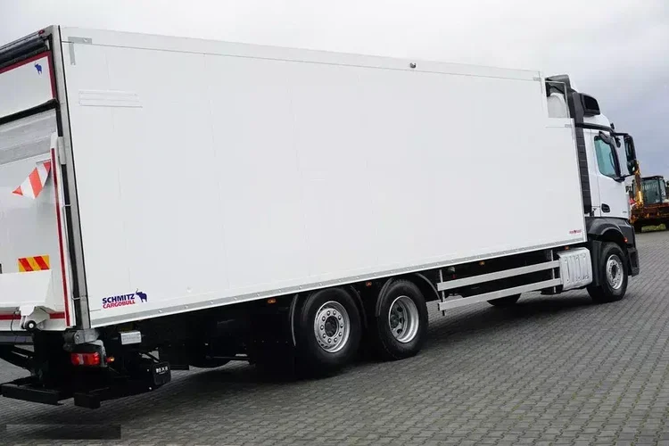 Mercedes ACTROS / 2553 / EURO 6 / CHŁODNIA + WINDA / 23 PALETY / OŚ SKRĘTNA zdjęcie 26