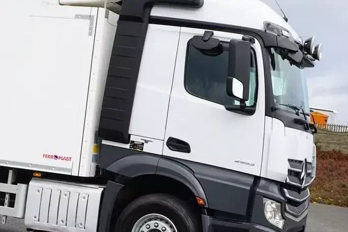 Mercedes ACTROS / 2553 / EURO 6 / CHŁODNIA + WINDA / 23 PALETY / OŚ SKRĘTNA zdjęcie 29