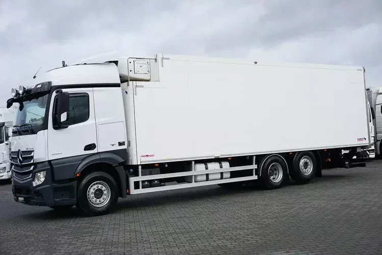 Mercedes ACTROS / 2553 / EURO 6 / CHŁODNIA + WINDA / 23 PALETY / OŚ SKRĘTNA zdjęcie 3