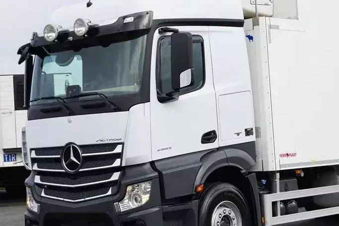 Mercedes ACTROS / 2553 / EURO 6 / CHŁODNIA + WINDA / 23 PALETY / OŚ SKRĘTNA zdjęcie 32