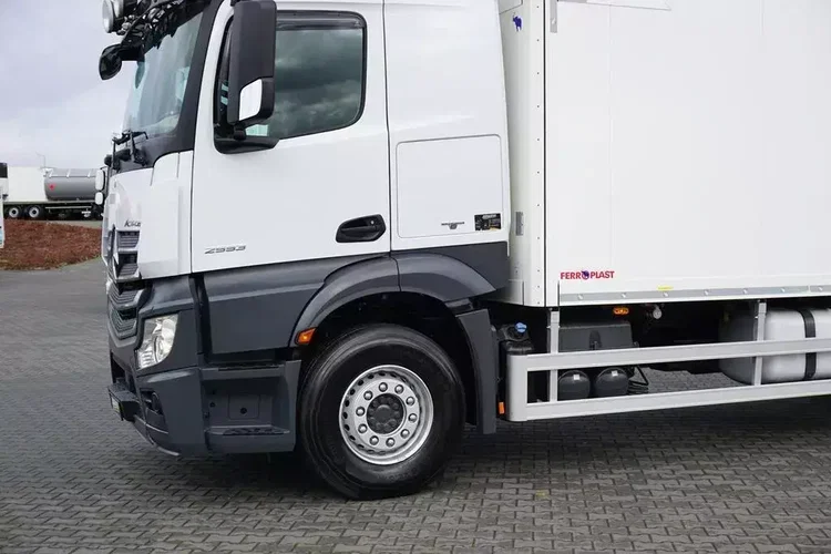 Mercedes ACTROS / 2553 / EURO 6 / CHŁODNIA + WINDA / 23 PALETY / OŚ SKRĘTNA zdjęcie 36