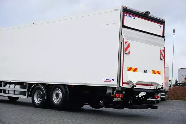 Mercedes ACTROS / 2553 / EURO 6 / CHŁODNIA + WINDA / 23 PALETY / OŚ SKRĘTNA zdjęcie 38