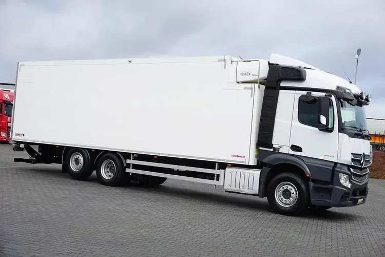 Mercedes ACTROS / 2553 / EURO 6 / CHŁODNIA + WINDA / 23 PALETY / OŚ SKRĘTNA zdjęcie 4
