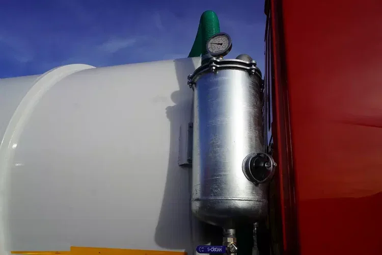 Mercedes Actros 1833 / 260 tys. km / Zabudowa WUKO 11000 l zdjęcie 11