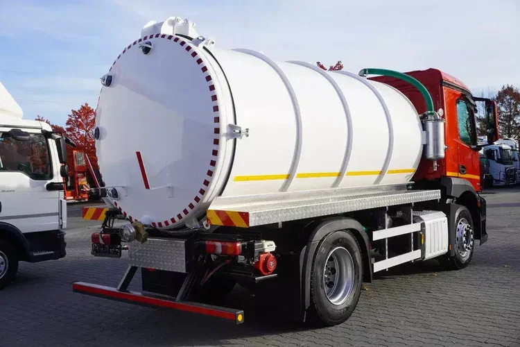 Mercedes Actros 1833 / 260 tys. km / Zabudowa WUKO 11000 l zdjęcie 3