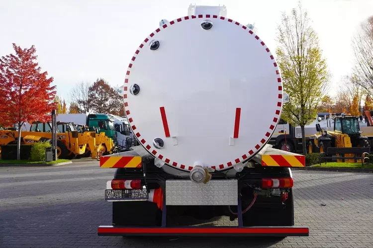 Mercedes Actros 1833 / 260 tys. km / Zabudowa WUKO 11000 l zdjęcie 4