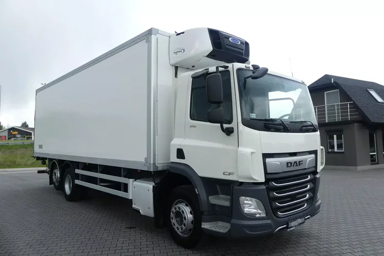 DAF CF 370 / 6x2 / CHŁODNIA 8.25 + WINDA / EURO 6 / 330 TYS KM / zdjęcie 11