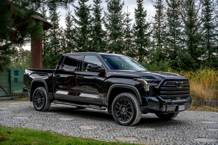 Toyota Tundra Limited / 3.4 V6 Hybrid i-FORCE MAX / 4x4 / Black Edition / zdjęcie 10