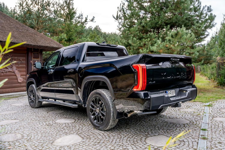 Toyota Tundra Limited / 3.4 V6 Hybrid i-FORCE MAX / 4x4 / Black Edition / zdjęcie 11