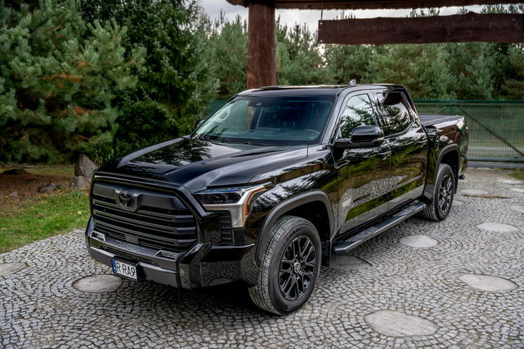Toyota Tundra Limited / 3.4 V6 Hybrid i-FORCE MAX / 4x4 / Black Edition / zdjęcie 12