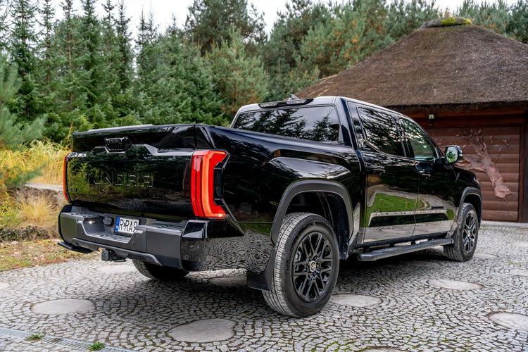 Toyota Tundra Limited / 3.4 V6 Hybrid i-FORCE MAX / 4x4 / Black Edition / zdjęcie 13