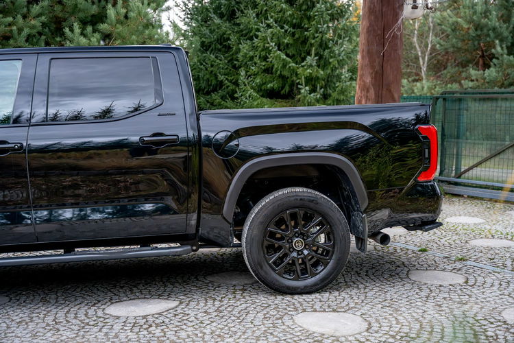 Toyota Tundra Limited / 3.4 V6 Hybrid i-FORCE MAX / 4x4 / Black Edition / zdjęcie 16
