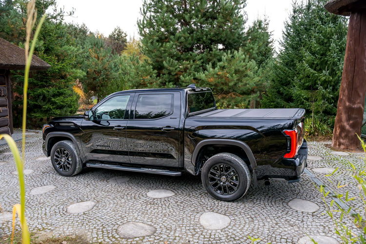 Toyota Tundra Limited / 3.4 V6 Hybrid i-FORCE MAX / 4x4 / Black Edition / zdjęcie 24
