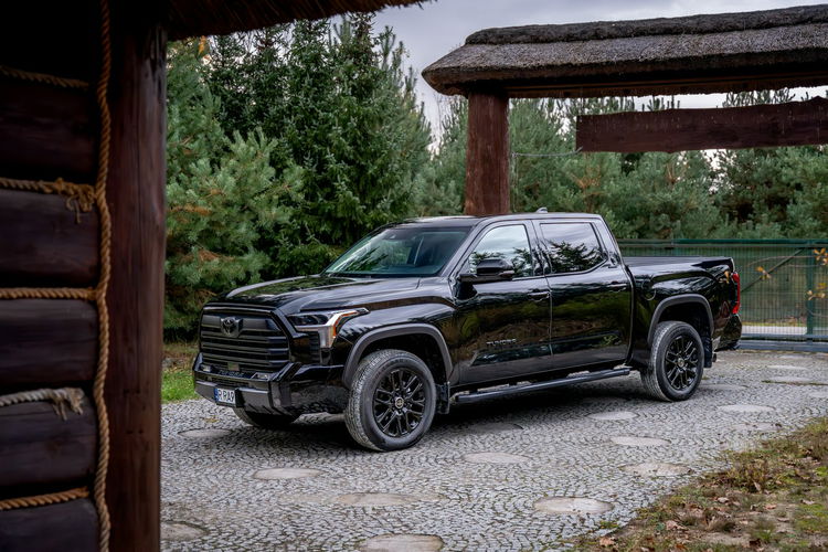 Toyota Tundra Limited / 3.4 V6 Hybrid i-FORCE MAX / 4x4 / Black Edition / zdjęcie 25