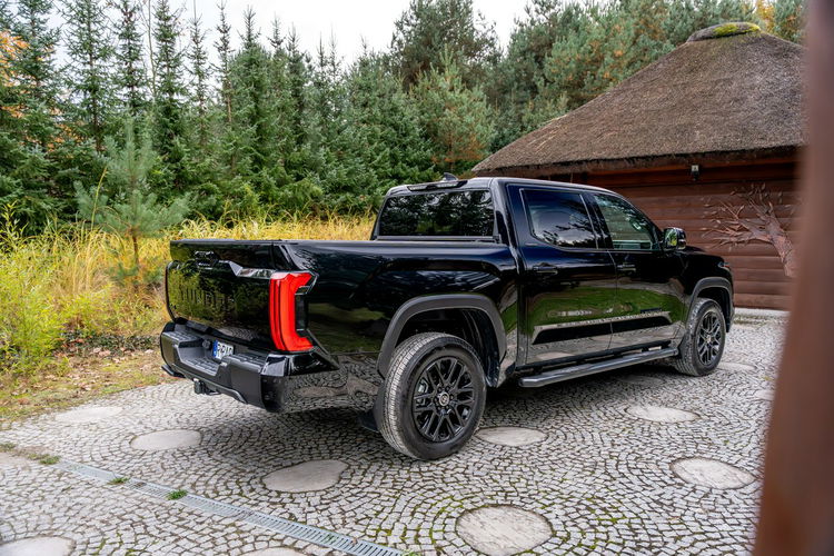 Toyota Tundra Limited / 3.4 V6 Hybrid i-FORCE MAX / 4x4 / Black Edition / zdjęcie 26