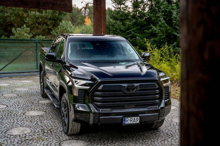 Toyota Tundra Limited / 3.4 V6 Hybrid i-FORCE MAX / 4x4 / Black Edition / zdjęcie 27