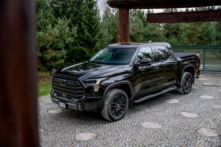 Toyota Tundra Limited / 3.4 V6 Hybrid i-FORCE MAX / 4x4 / Black Edition / zdjęcie 3