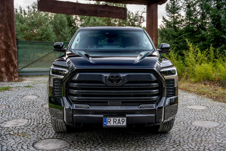 Toyota Tundra Limited / 3.4 V6 Hybrid i-FORCE MAX / 4x4 / Black Edition / zdjęcie 34