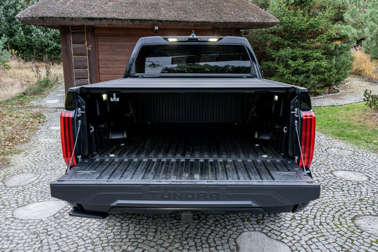 Toyota Tundra Limited / 3.4 V6 Hybrid i-FORCE MAX / 4x4 / Black Edition / zdjęcie 38