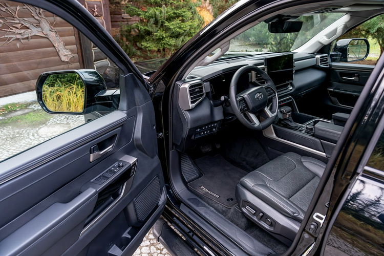 Toyota Tundra Limited / 3.4 V6 Hybrid i-FORCE MAX / 4x4 / Black Edition / zdjęcie 39