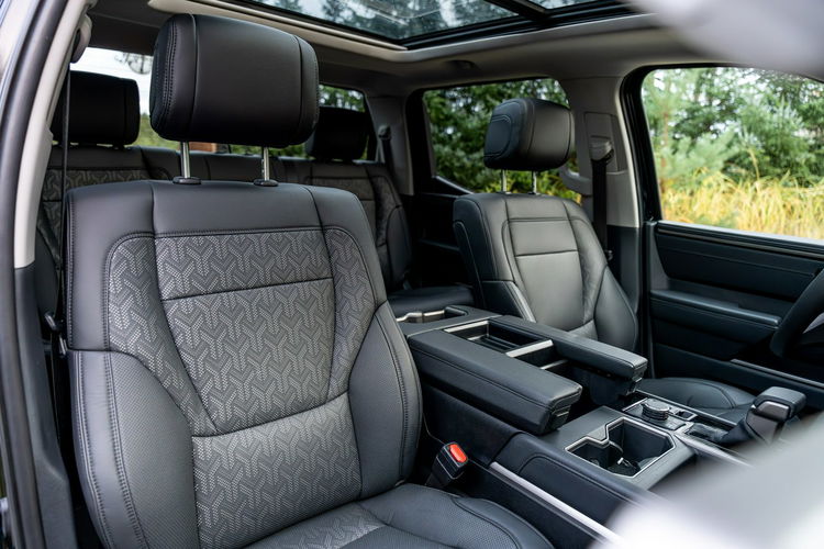 Toyota Tundra Limited / 3.4 V6 Hybrid i-FORCE MAX / 4x4 / Black Edition / zdjęcie 44