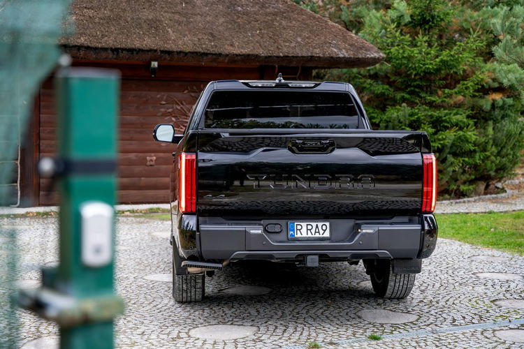 Toyota Tundra Limited / 3.4 V6 Hybrid i-FORCE MAX / 4x4 / Black Edition / zdjęcie 6