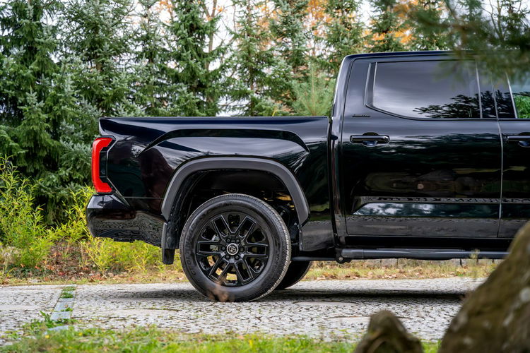 Toyota Tundra Limited / 3.4 V6 Hybrid i-FORCE MAX / 4x4 / Black Edition / zdjęcie 8
