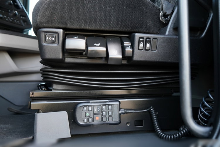 Scania S 500 / RETARDER / KLIMA POSTOJOWA / CAŁA NA PODUSZKACH / OPONY 100% zdjęcie 29