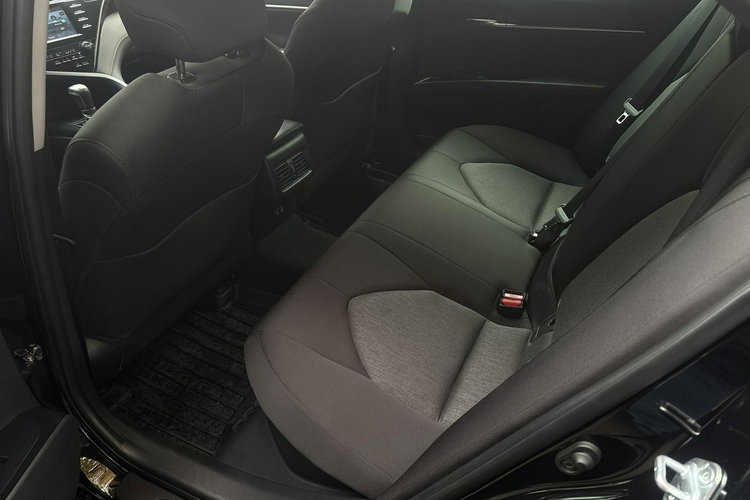 Toyota Camry 2.5 HSD 218KM COMFORT, salon Polska, gwarancja zdjęcie 20