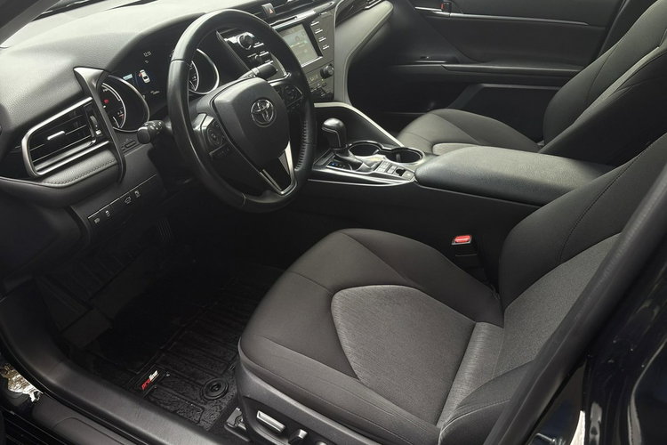 Toyota Camry 2.5 HSD 218KM COMFORT, salon Polska, gwarancja zdjęcie 24