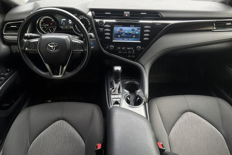 Toyota Camry 2.5 HSD 218KM COMFORT, salon Polska, gwarancja zdjęcie 3