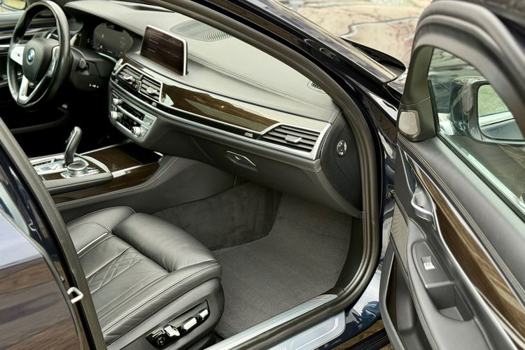 BMW 750 Faktura VAT 23% 750I X-drive High Executive zdjęcie 21