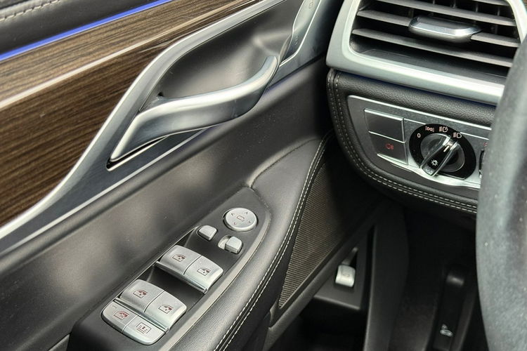 BMW 750 Faktura VAT 23% 750I X-drive High Executive zdjęcie 27